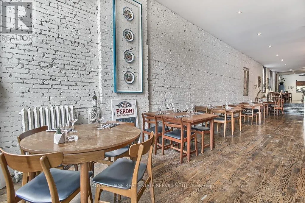 3047 DUNDAS STREET W