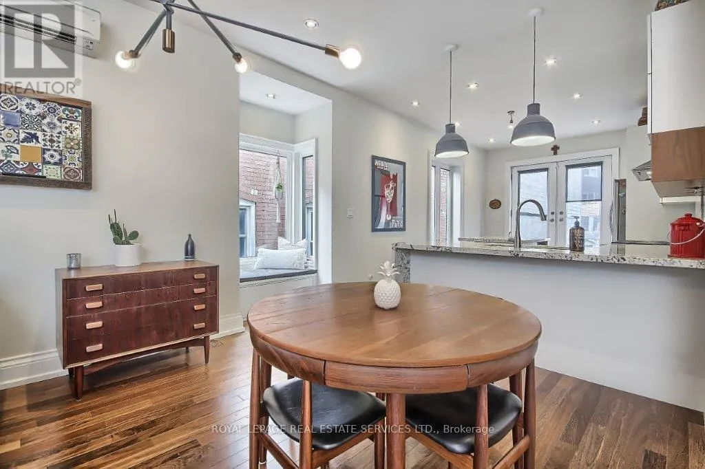 3047 DUNDAS STREET W