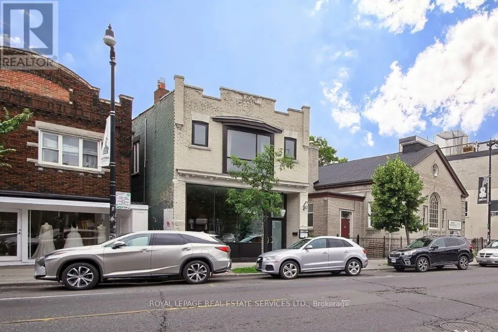 3047 DUNDAS STREET W