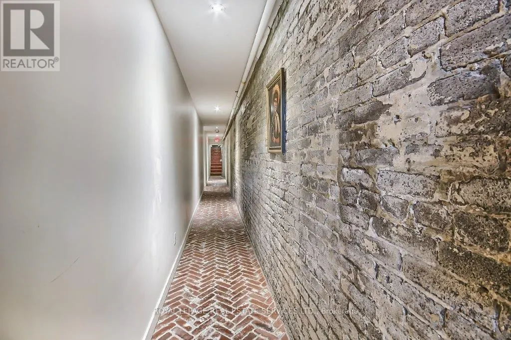 3047 DUNDAS STREET W