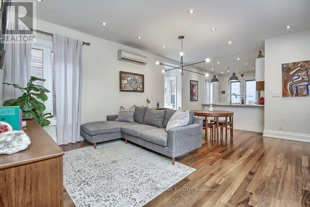 3047 DUNDAS STREET W