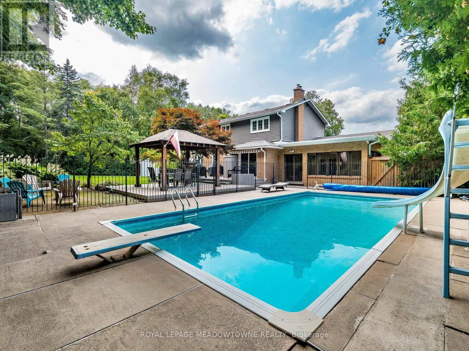 40 HILLTOP DRIVE