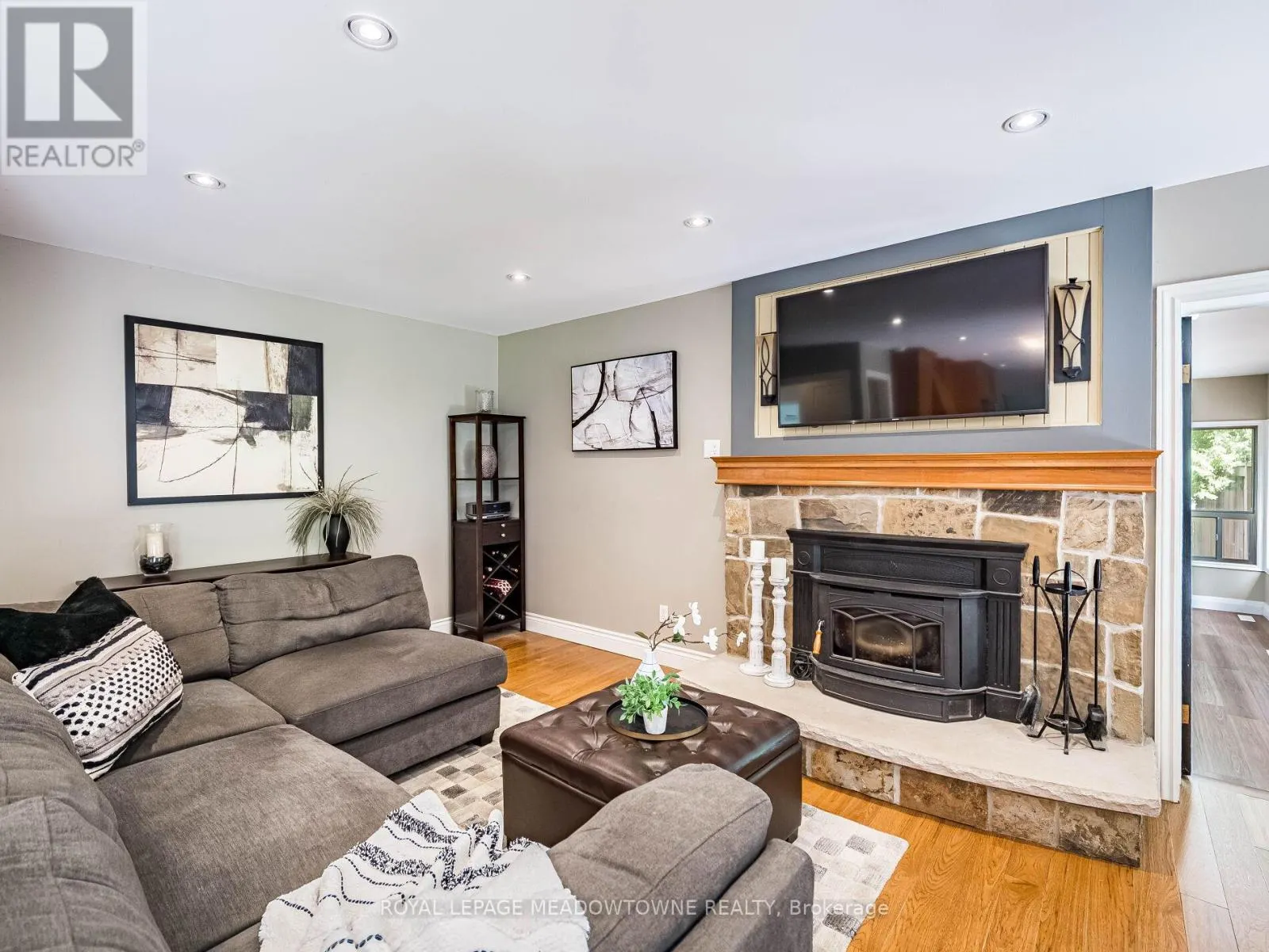 40 HILLTOP DRIVE