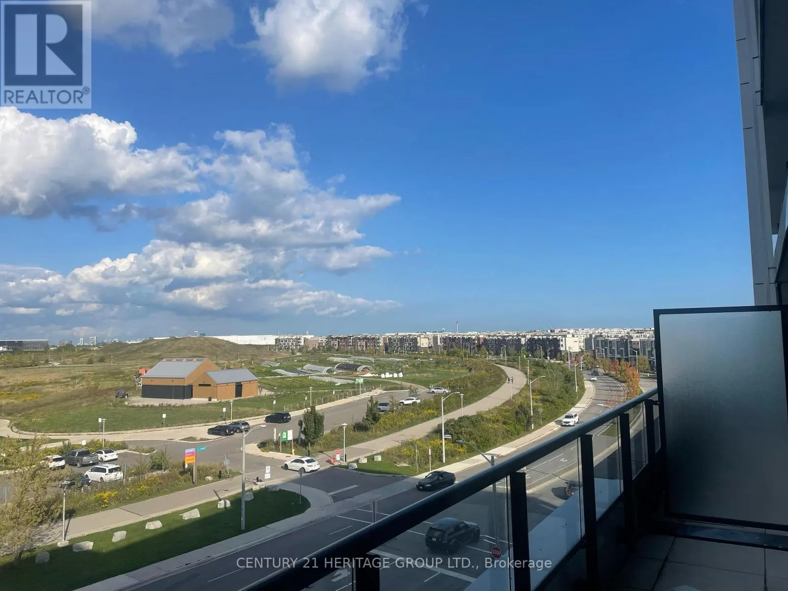 404 - 60 GEORGE BUTCHART DRIVE