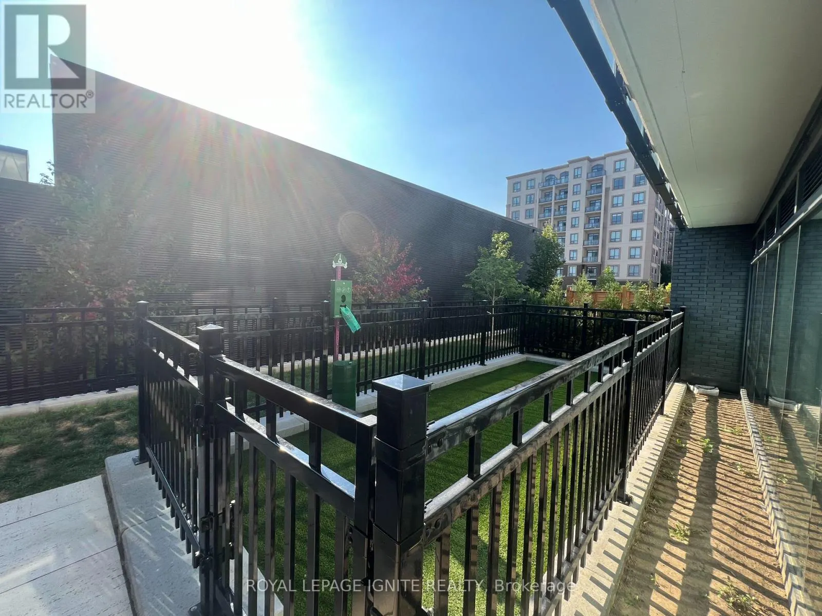 518 - 2450 OLD BRONTE ROAD