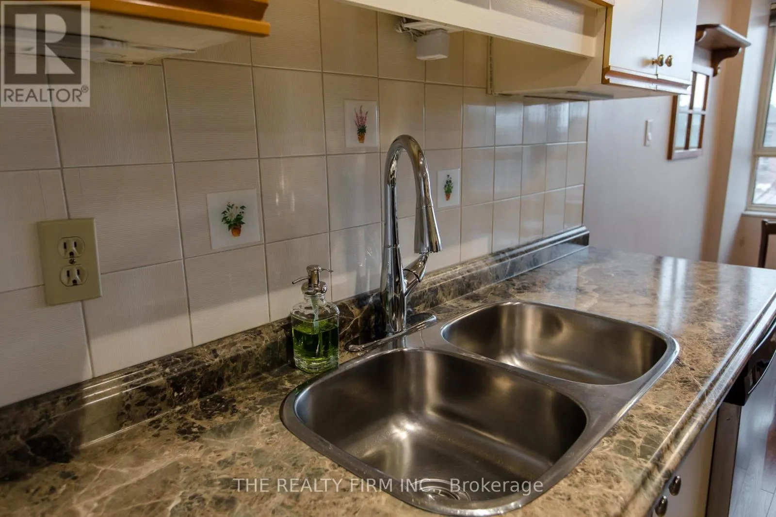 406 - 100 COUNTY COURT BOULEVARD, #406