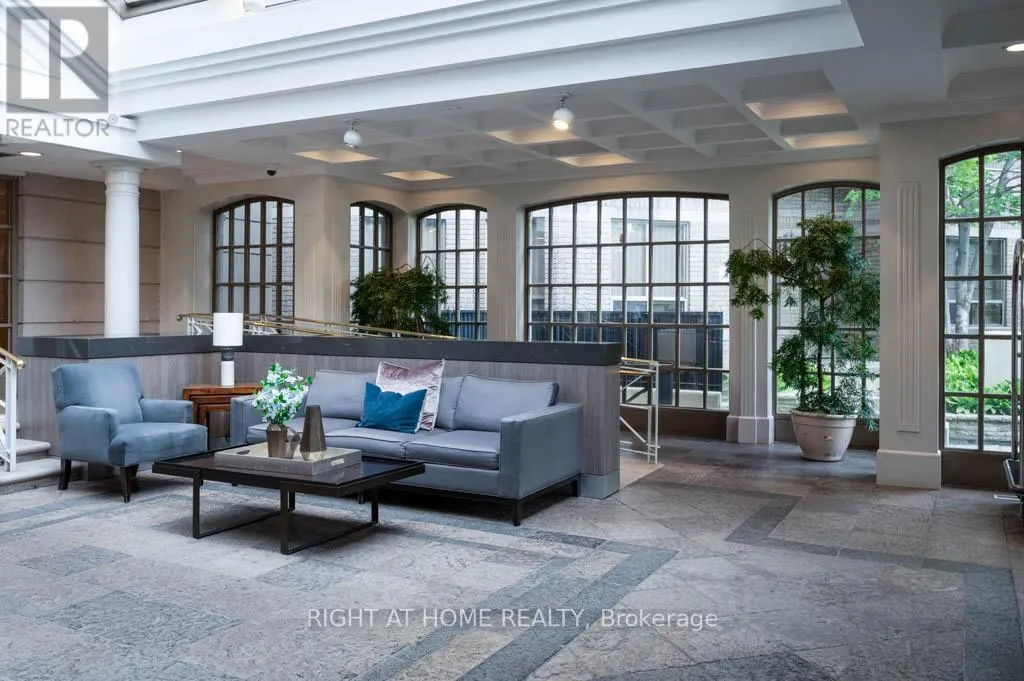 313 - 55 KINGSBRIDGE GARDEN CIRCLE