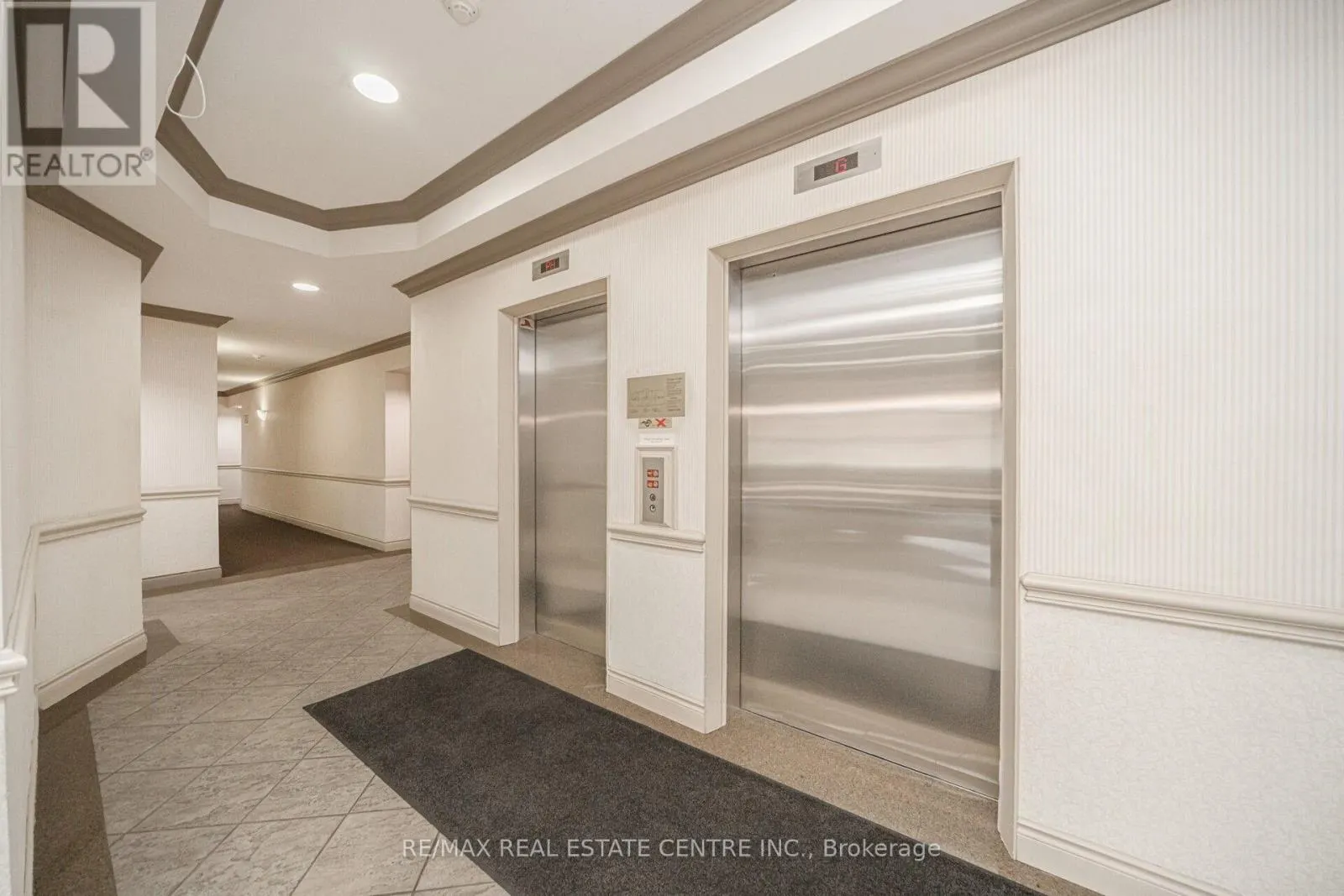 301 - 3 DAYSPRING CIRCLE
