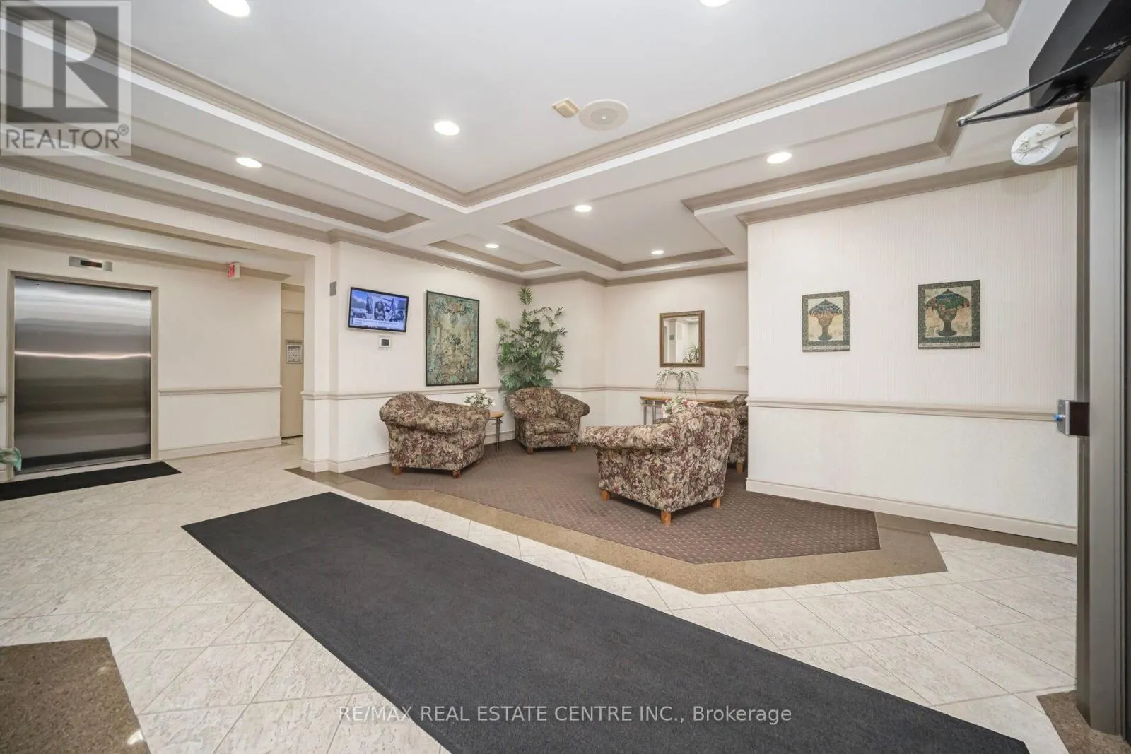301 - 3 DAYSPRING CIRCLE