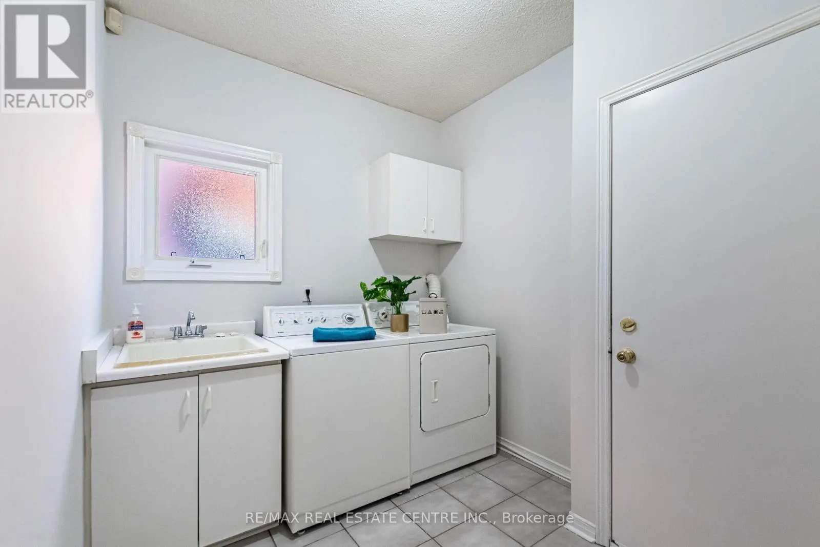 963 SUMMERBREEZE COURT