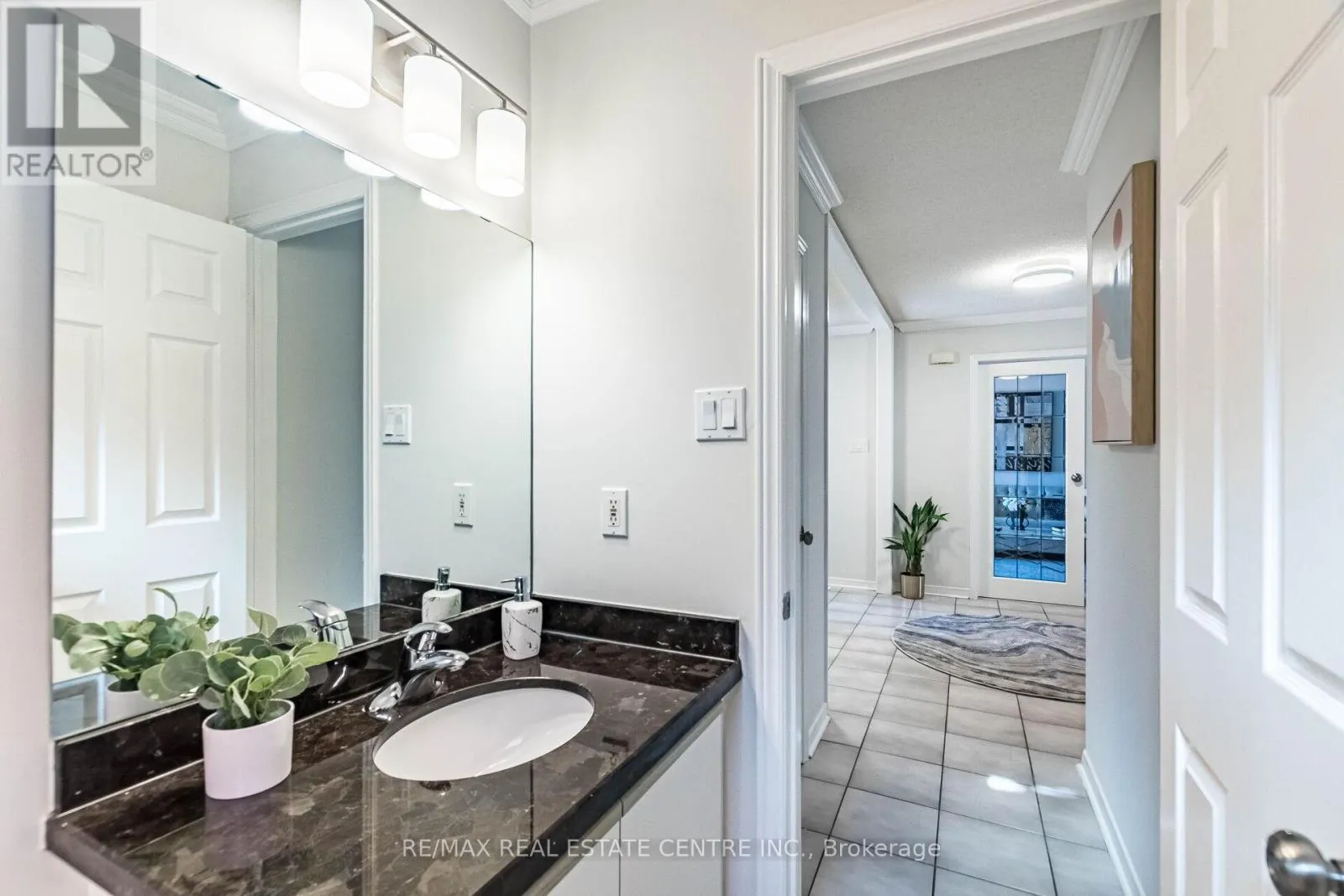 963 SUMMERBREEZE COURT