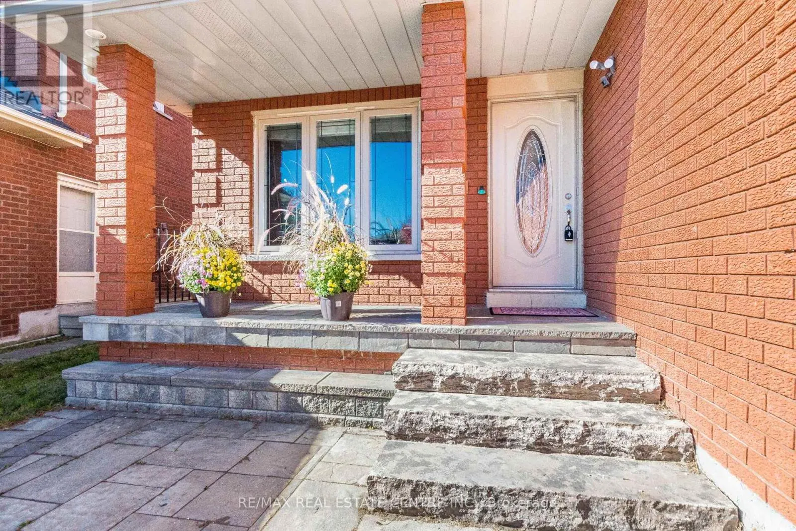 963 SUMMERBREEZE COURT