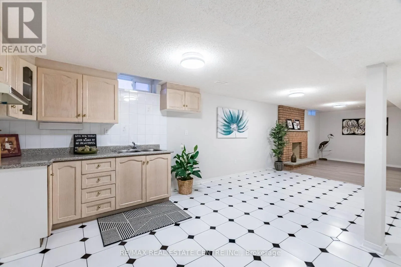 963 SUMMERBREEZE COURT