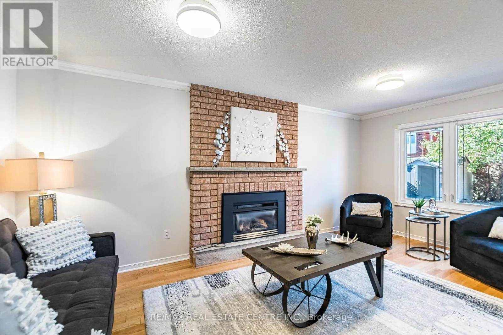 963 SUMMERBREEZE COURT