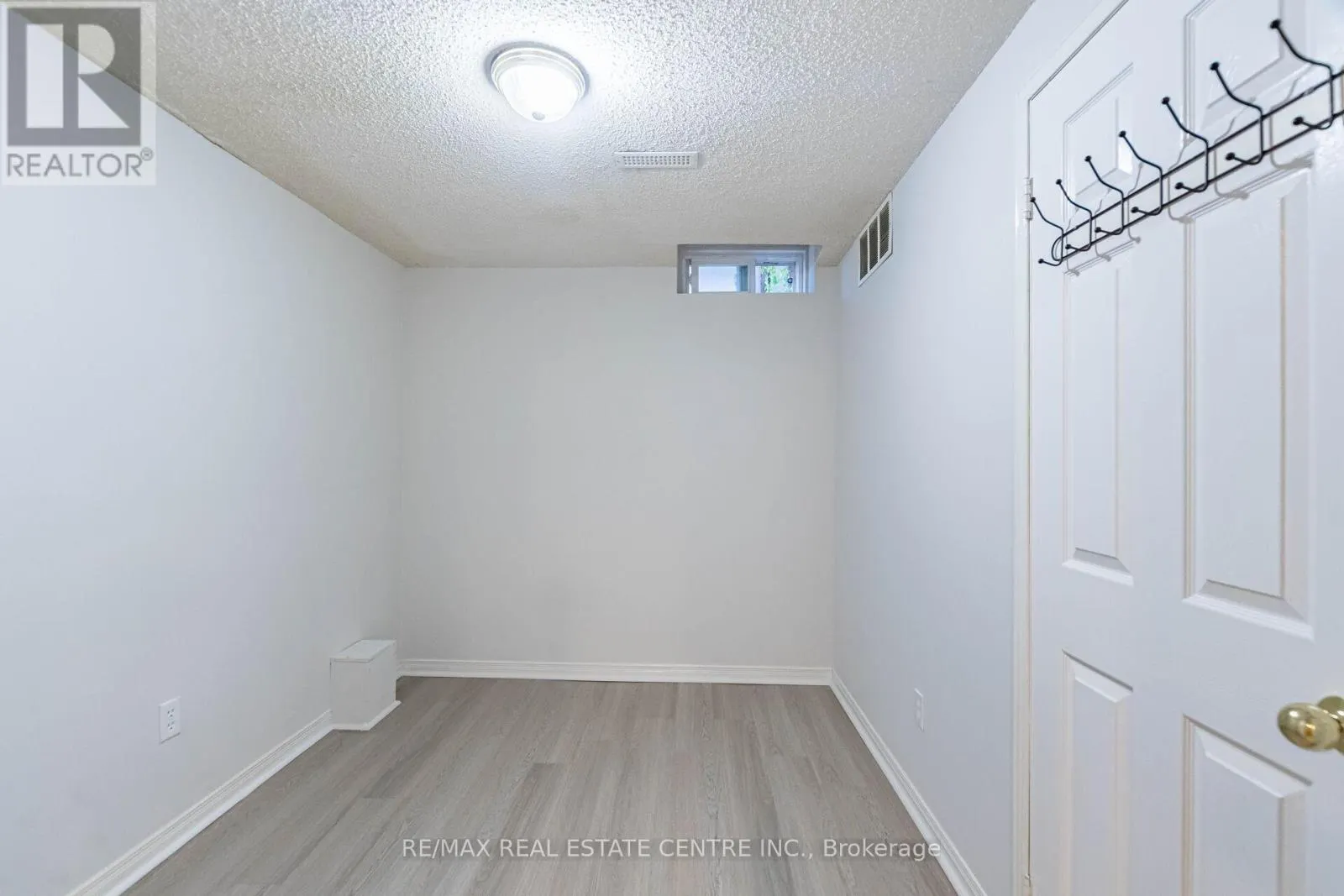 963 SUMMERBREEZE COURT