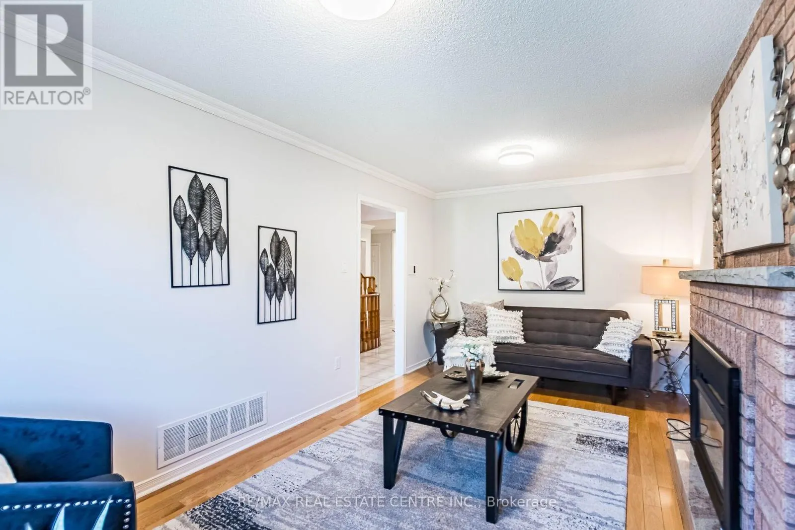 963 SUMMERBREEZE COURT