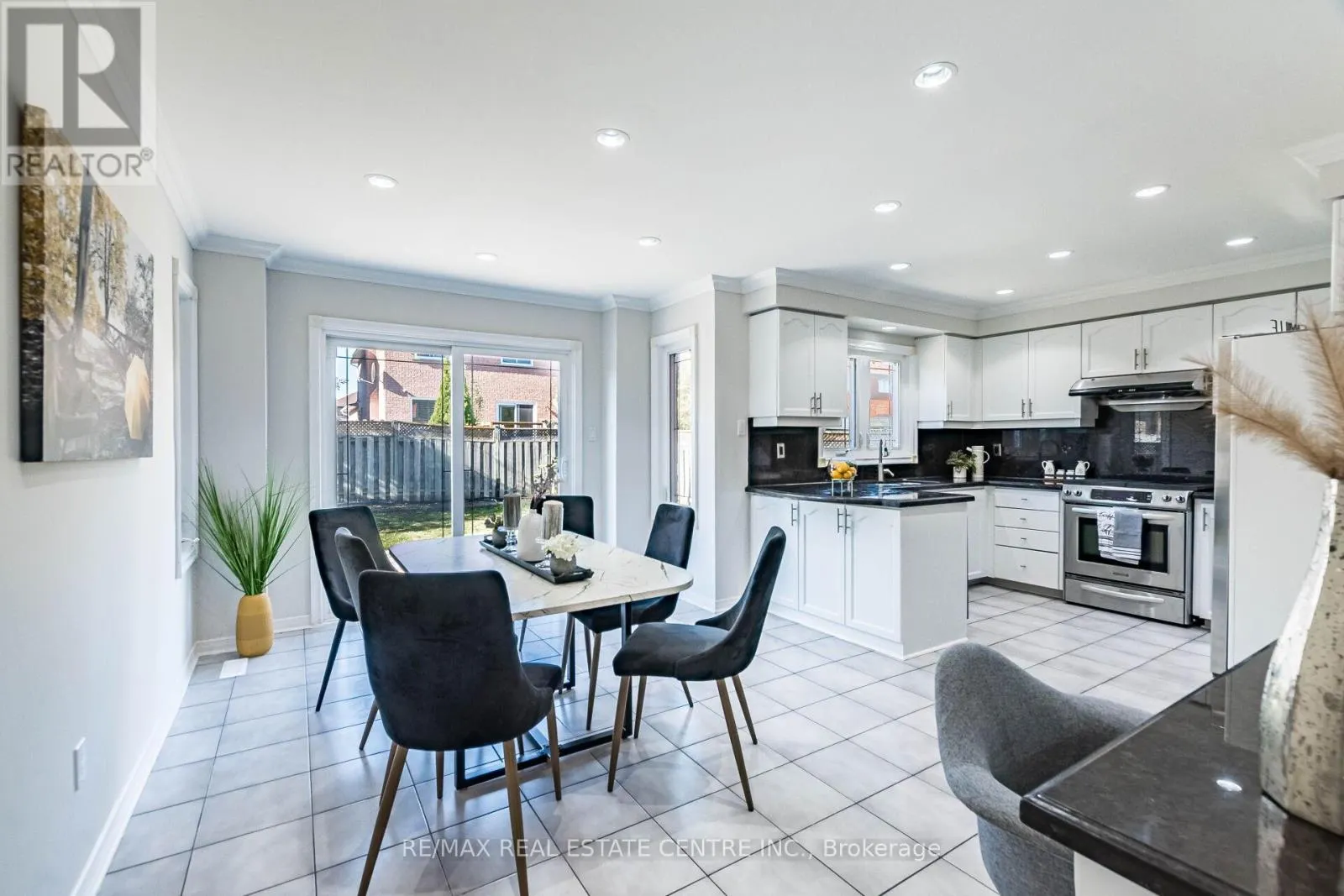 963 SUMMERBREEZE COURT