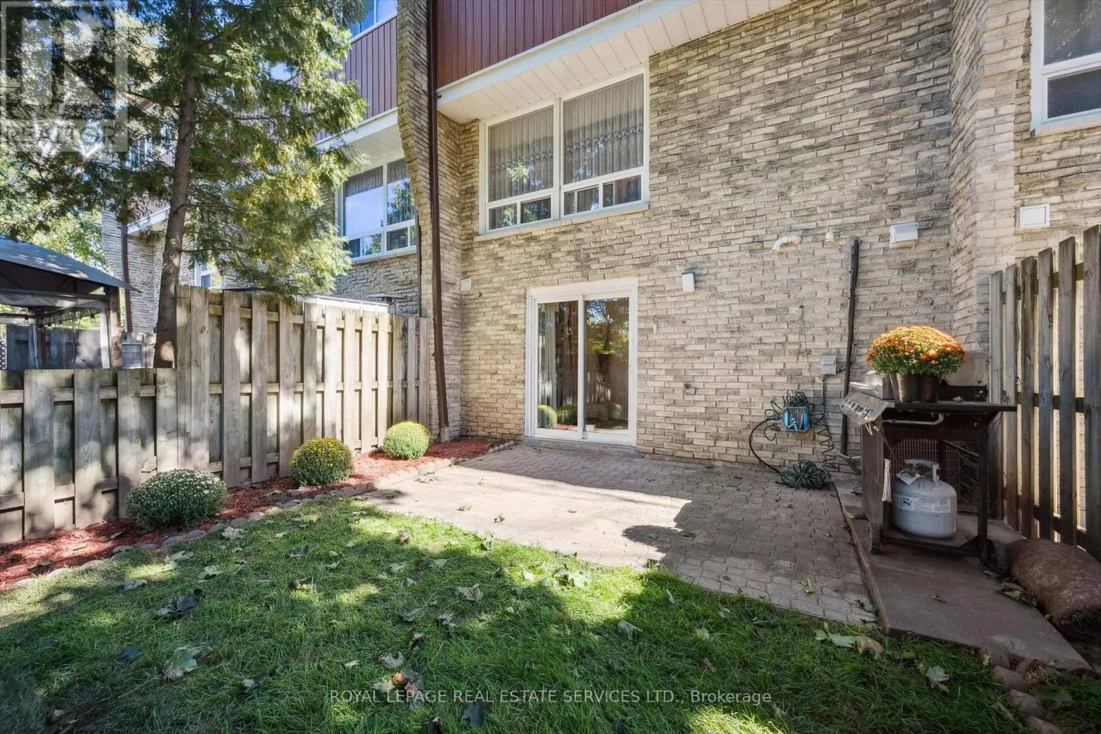 24 - 915 INVERHOUSE DRIVE