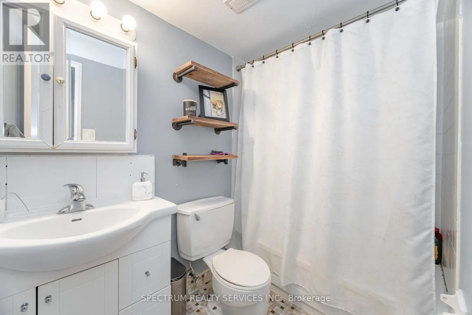 1210 - 85 EMMETT AVENUE