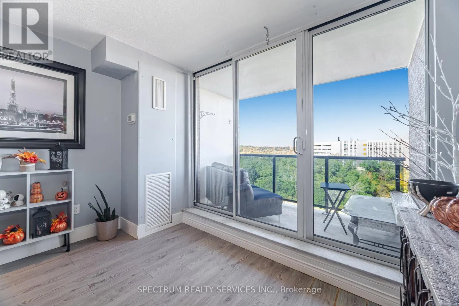 1210 - 85 EMMETT AVENUE