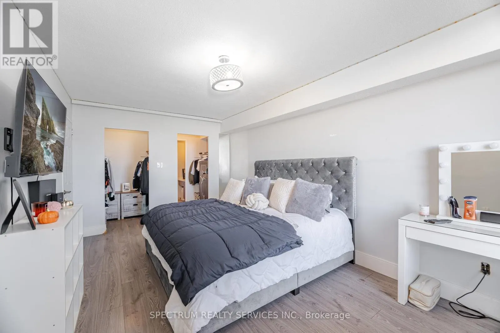 1210 - 85 EMMETT AVENUE