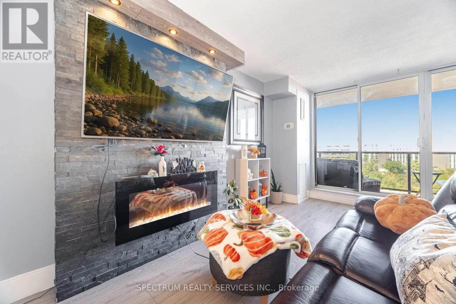 1210 - 85 EMMETT AVENUE