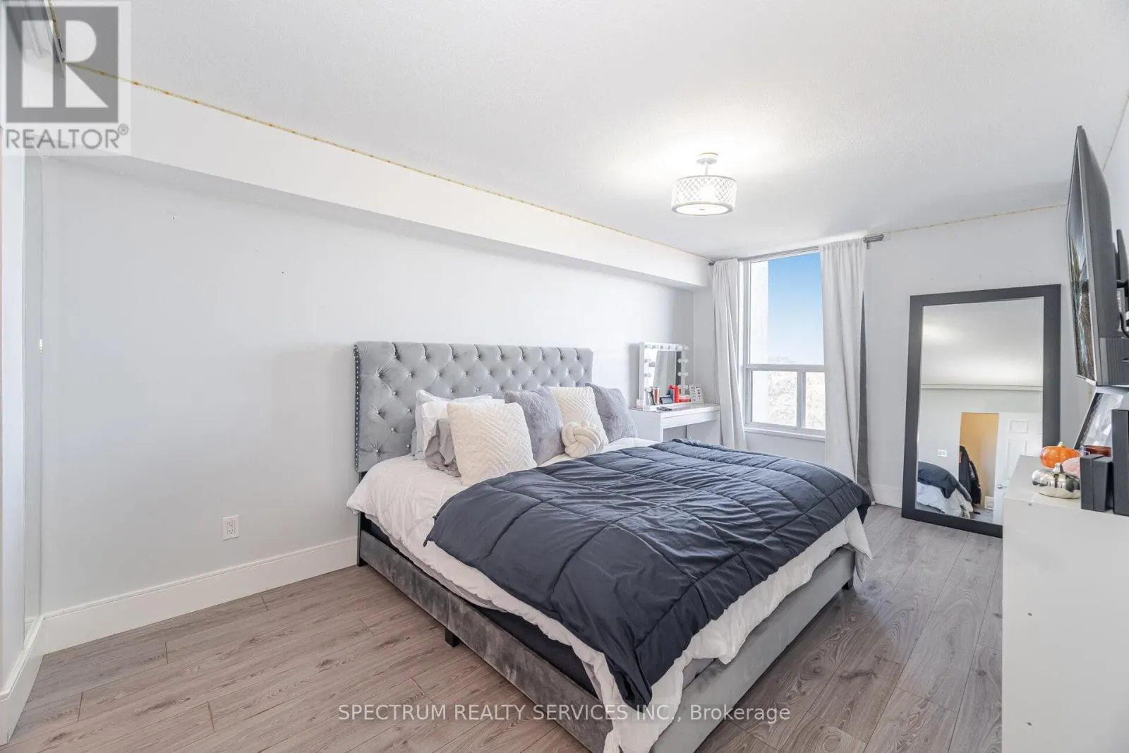 1210 - 85 EMMETT AVENUE