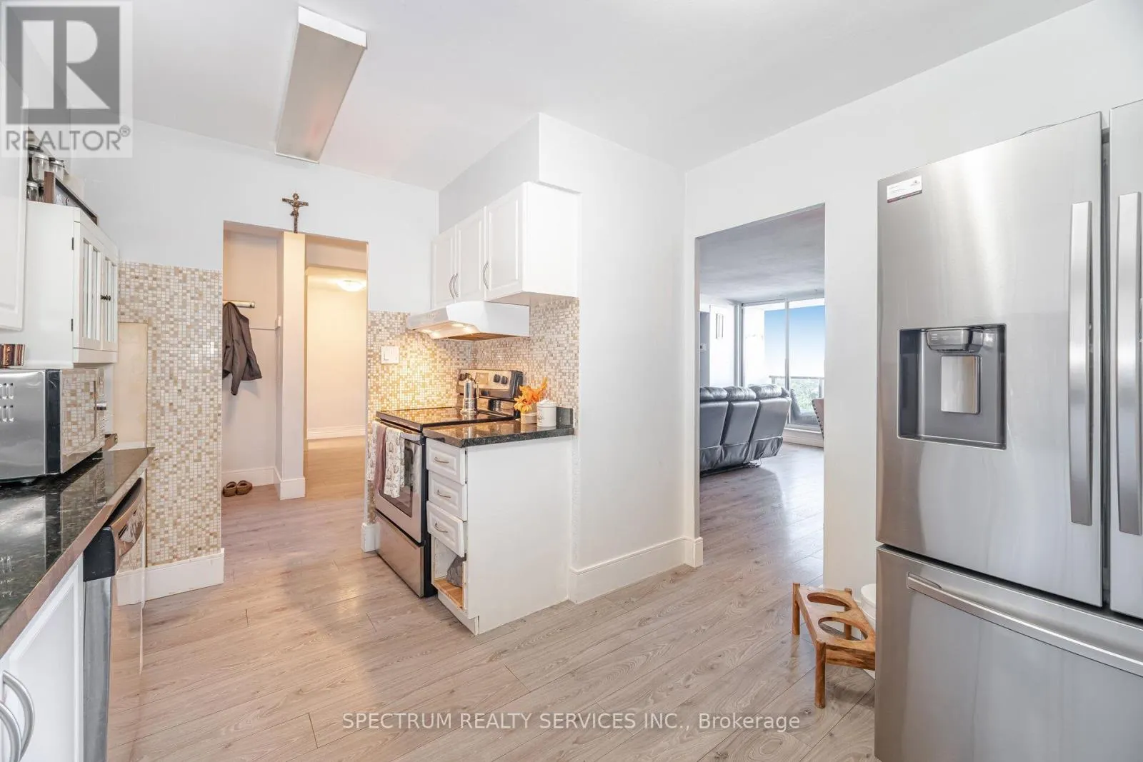 1210 - 85 EMMETT AVENUE