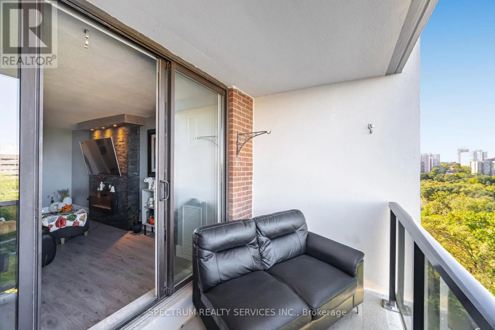 1210 - 85 EMMETT AVENUE