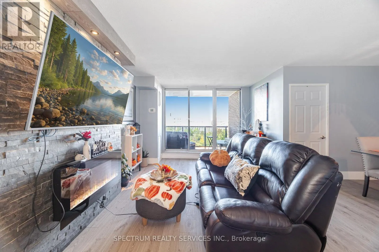 1210 - 85 EMMETT AVENUE