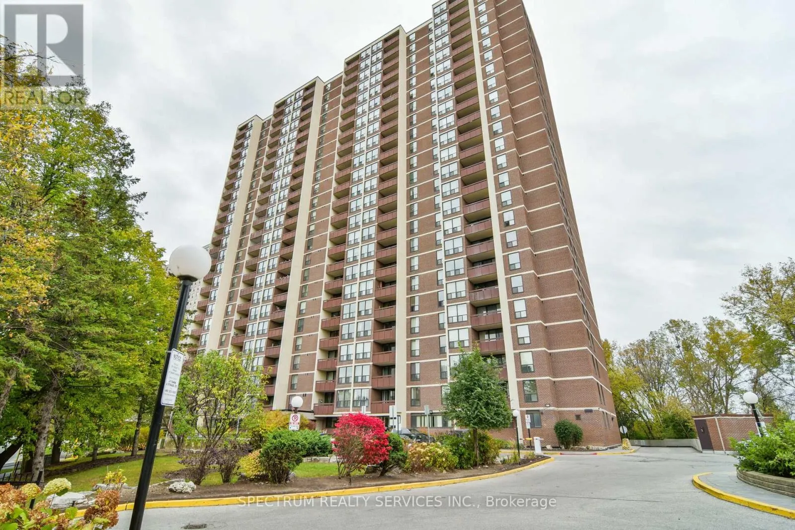 1210 - 85 EMMETT AVENUE