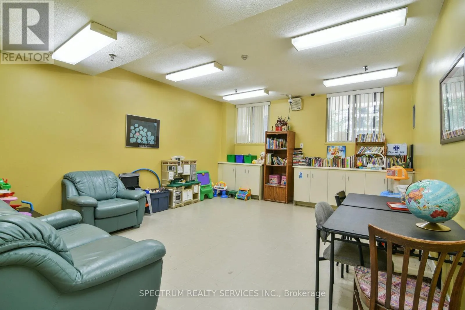 1210 - 85 EMMETT AVENUE