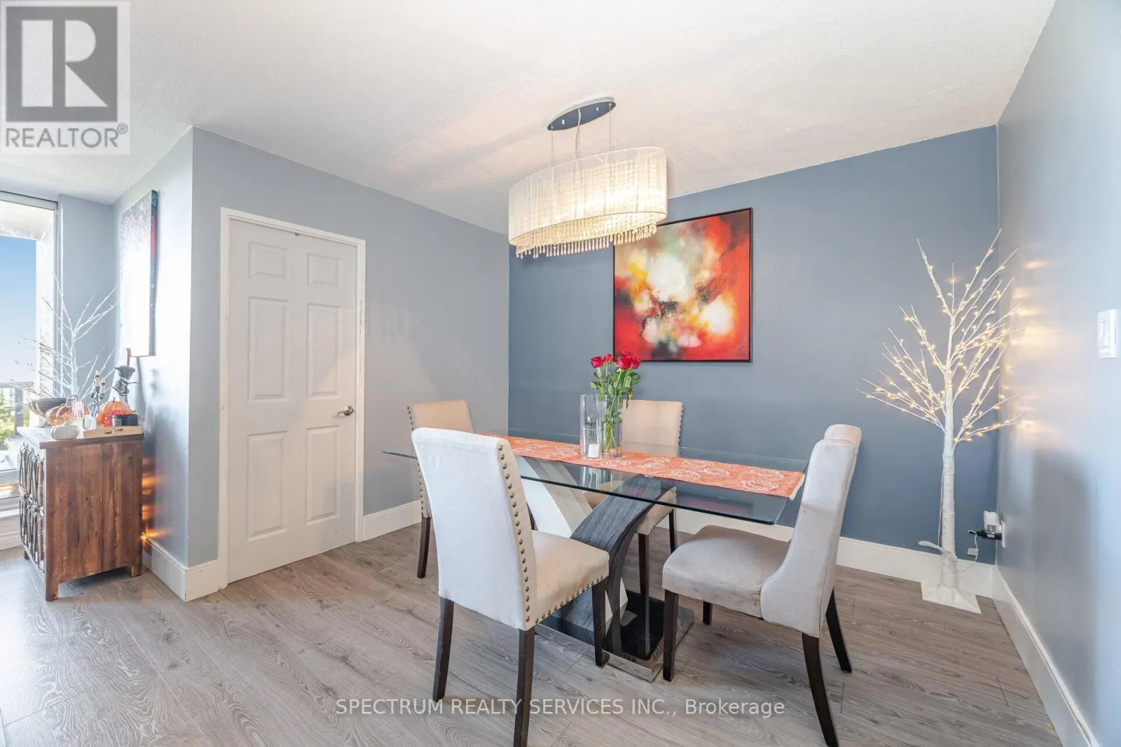 1210 - 85 EMMETT AVENUE