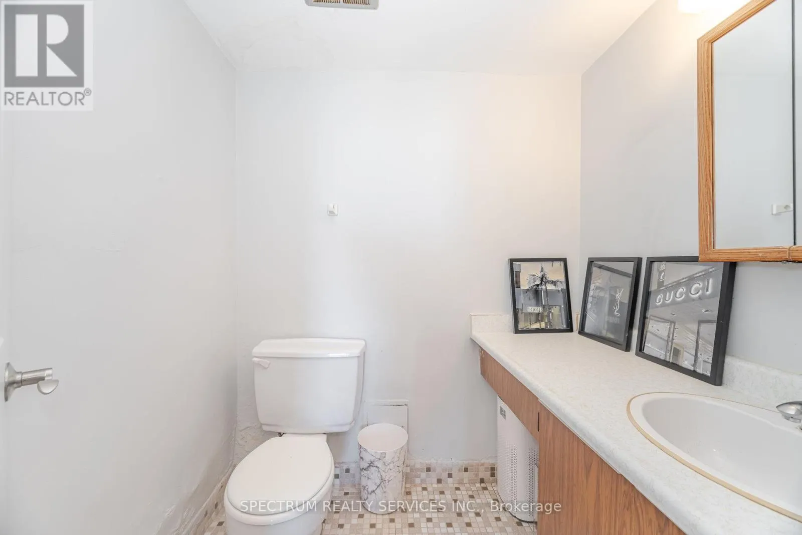1210 - 85 EMMETT AVENUE