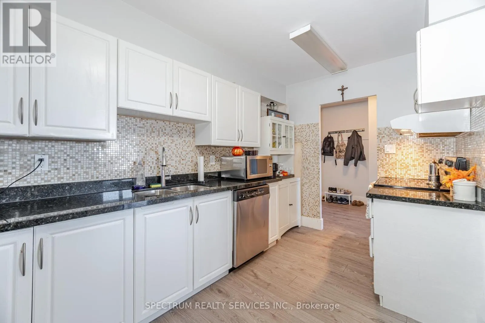 1210 - 85 EMMETT AVENUE