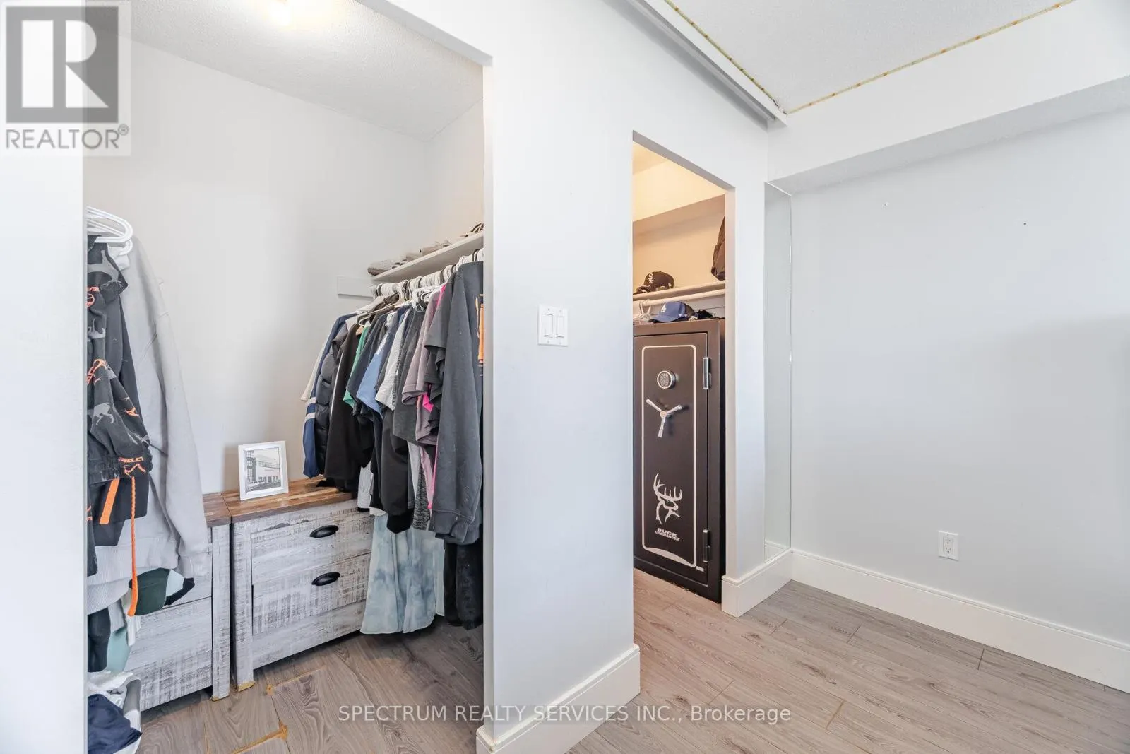 1210 - 85 EMMETT AVENUE