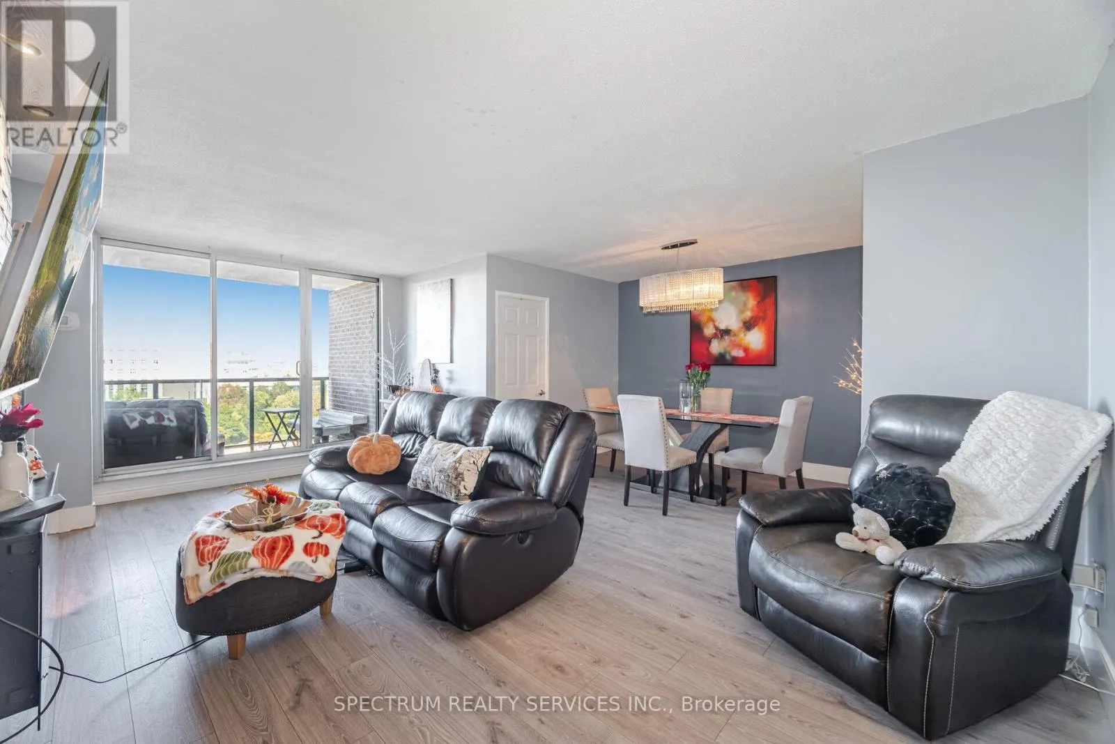 1210 - 85 EMMETT AVENUE