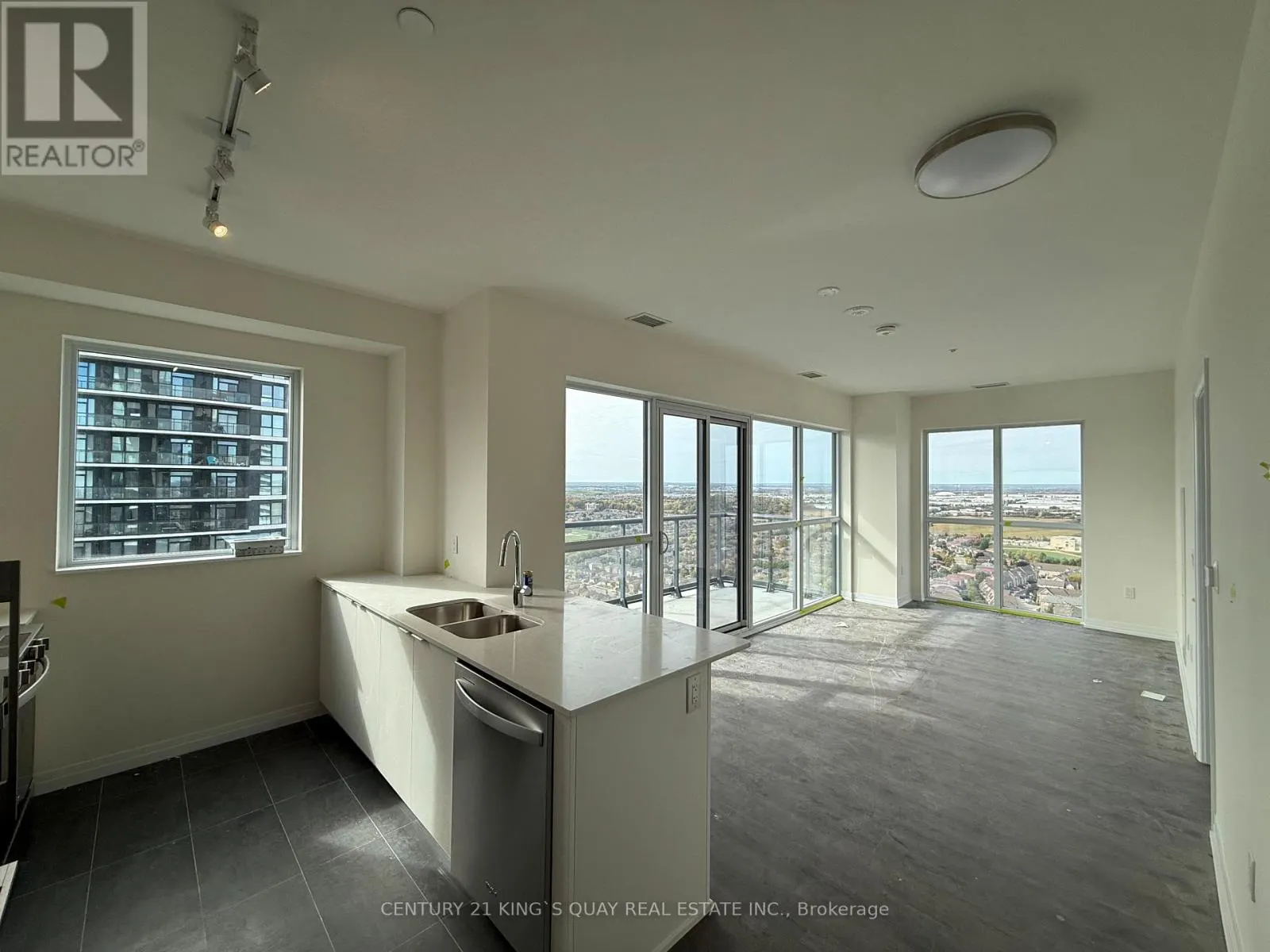 2806 - 15 WATERGARDEN DRIVE