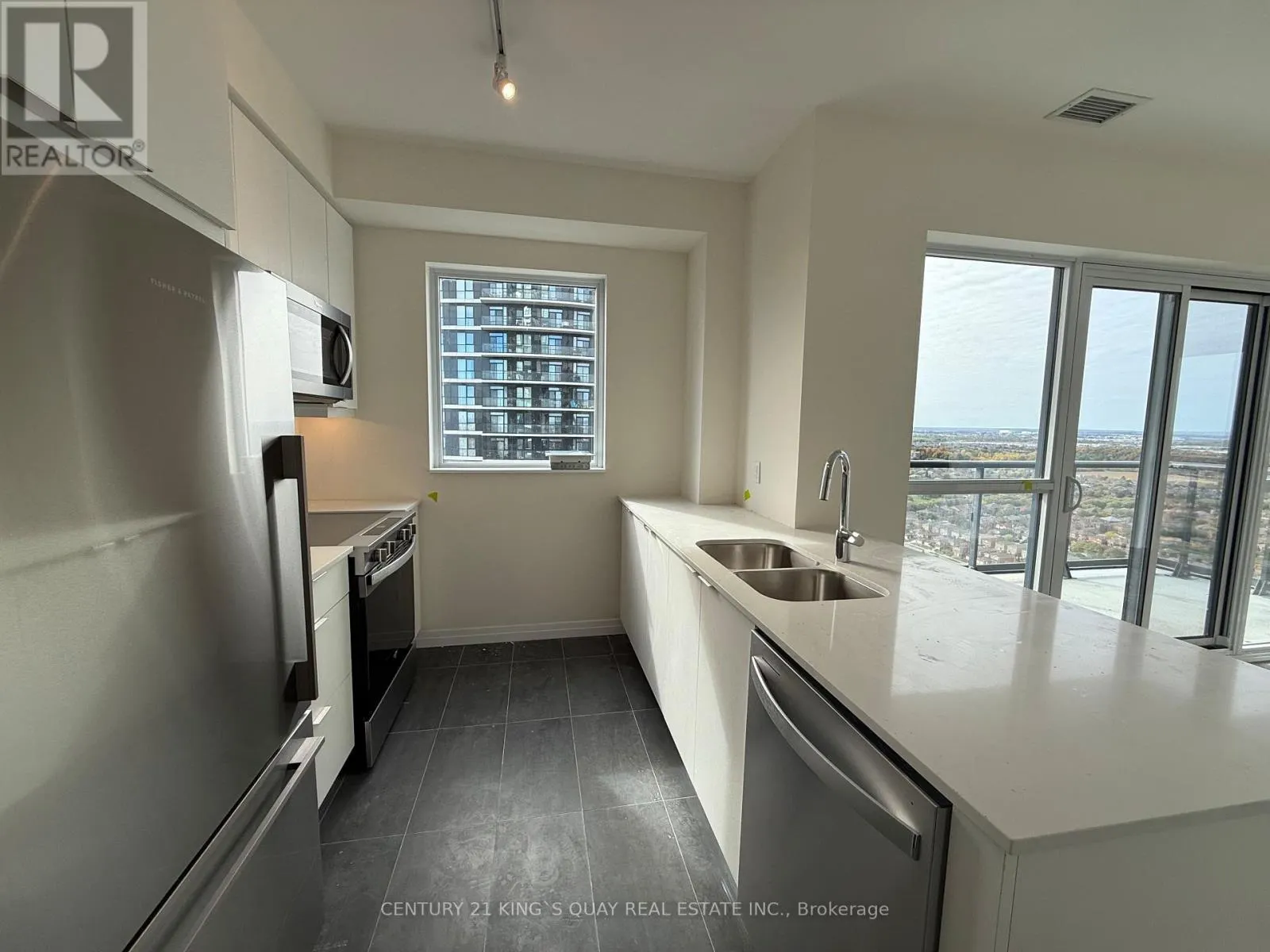 2806 - 15 WATERGARDEN DRIVE