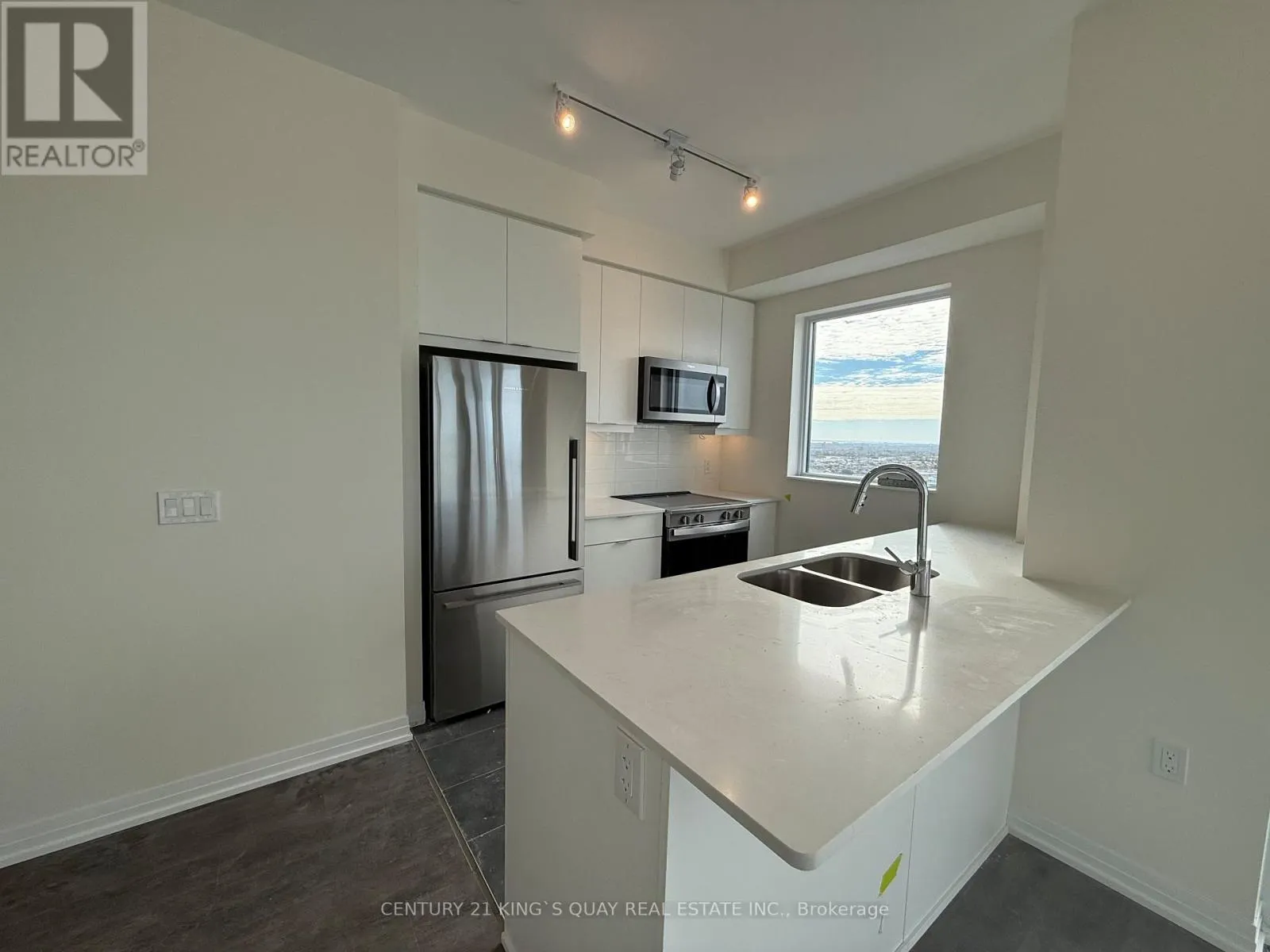 2806 - 15 WATERGARDEN DRIVE