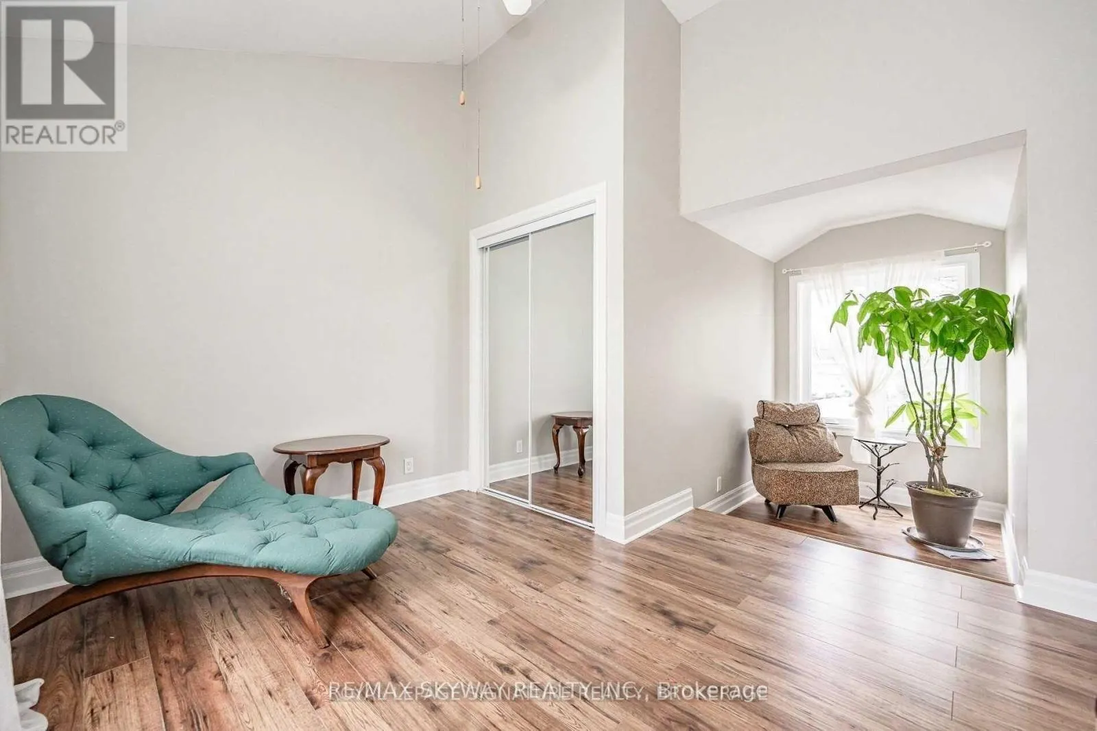 25 MINEOLA ROAD