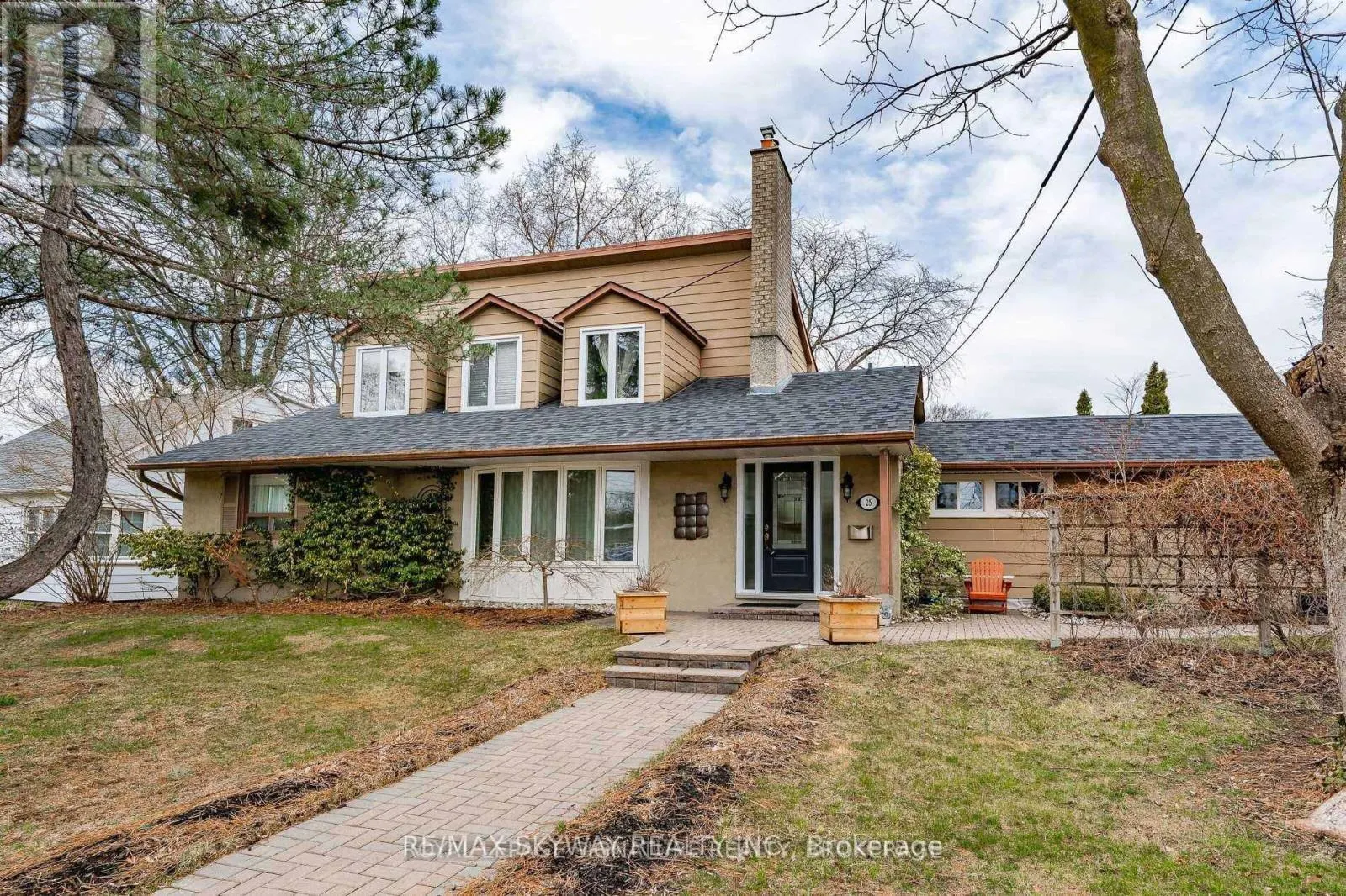 25 MINEOLA ROAD
