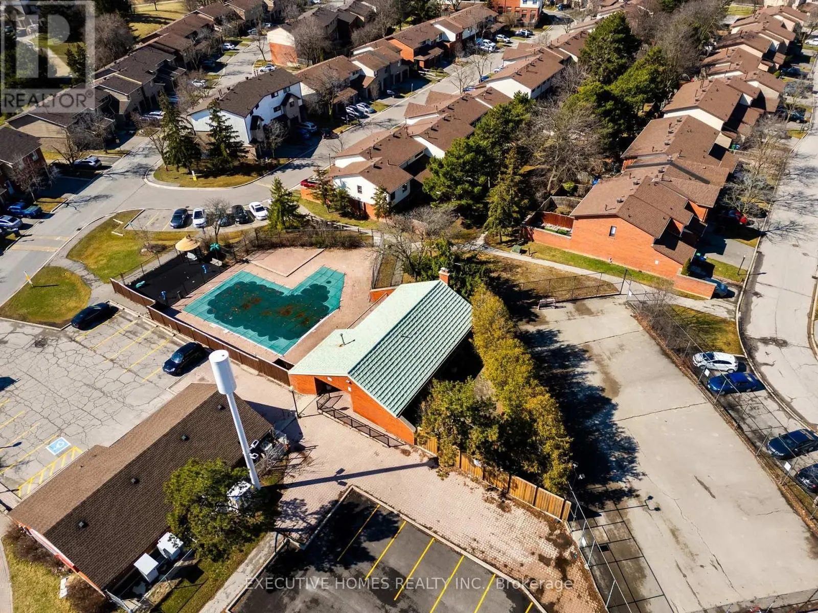 61 COLLINS CRESCENT