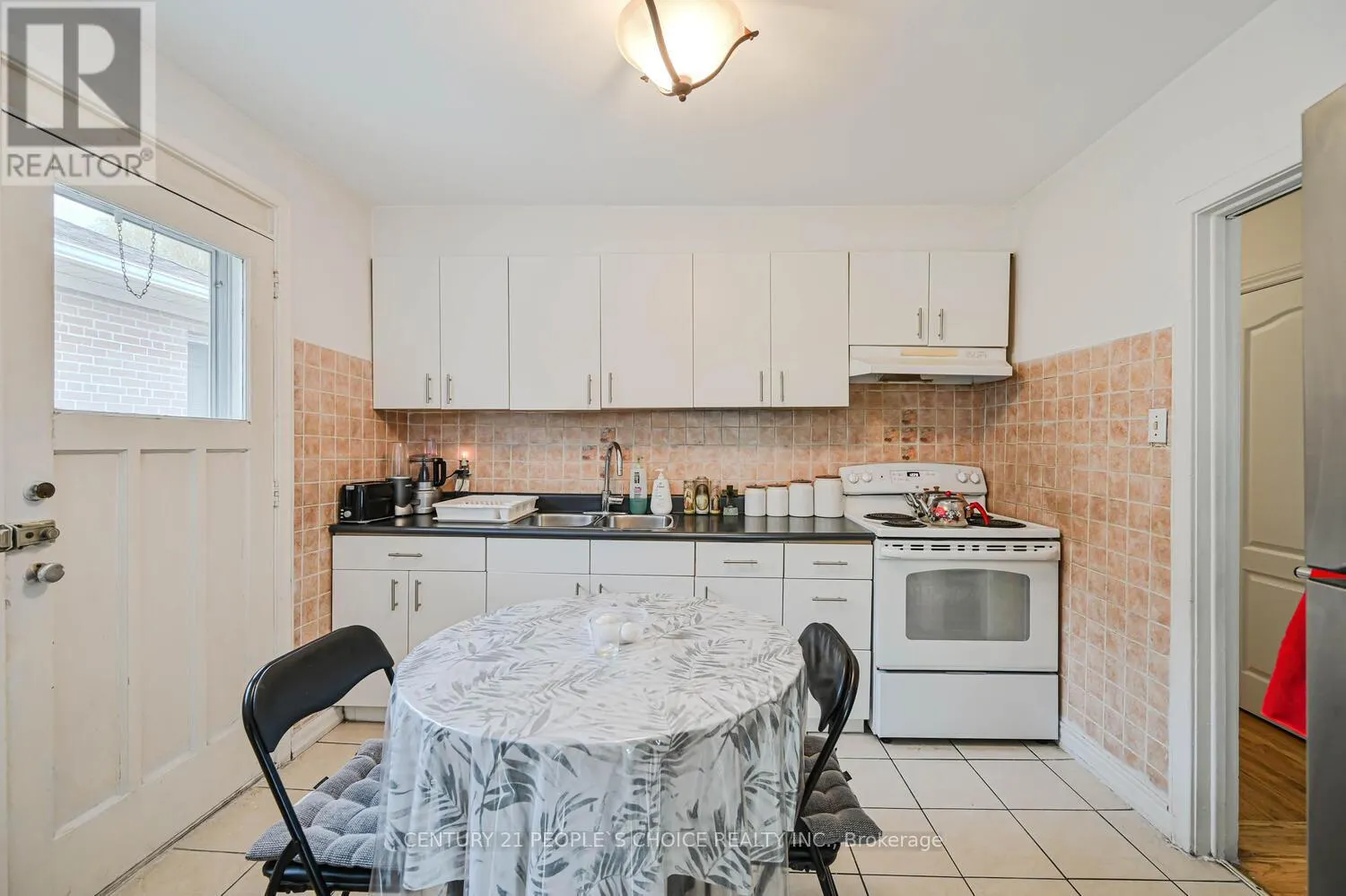 196 TAYSHAM CRESCENT