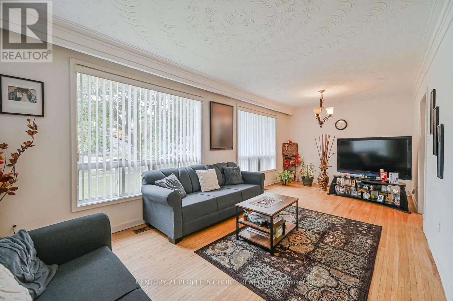 196 TAYSHAM CRESCENT