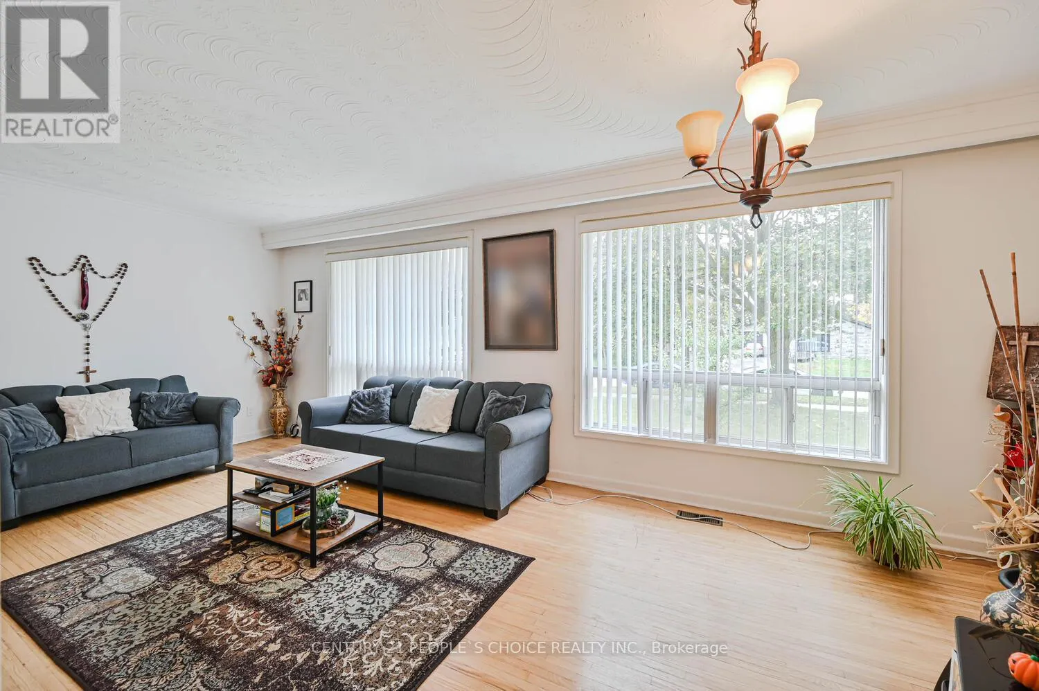 196 TAYSHAM CRESCENT