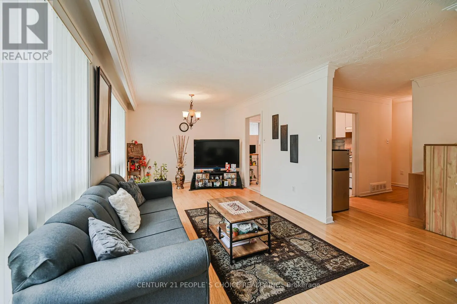 196 TAYSHAM CRESCENT