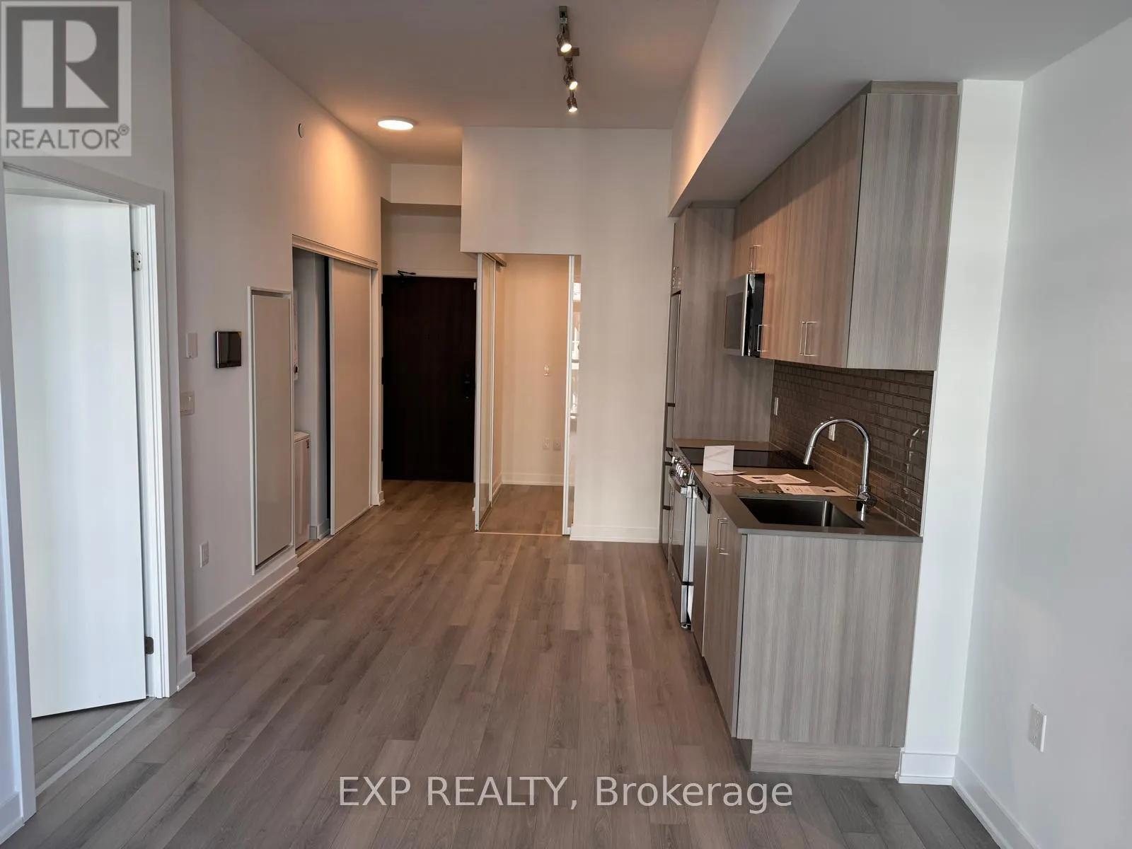 566 - 1005 DUNDAS ST E STREET