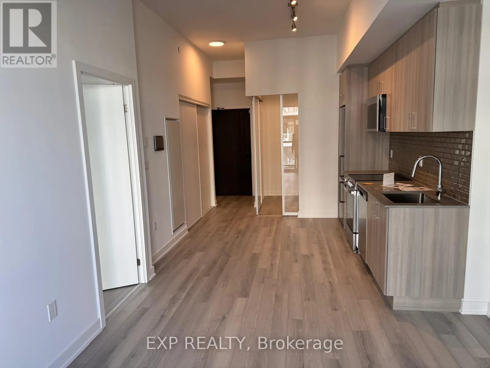 566 - 1005 DUNDAS ST E STREET