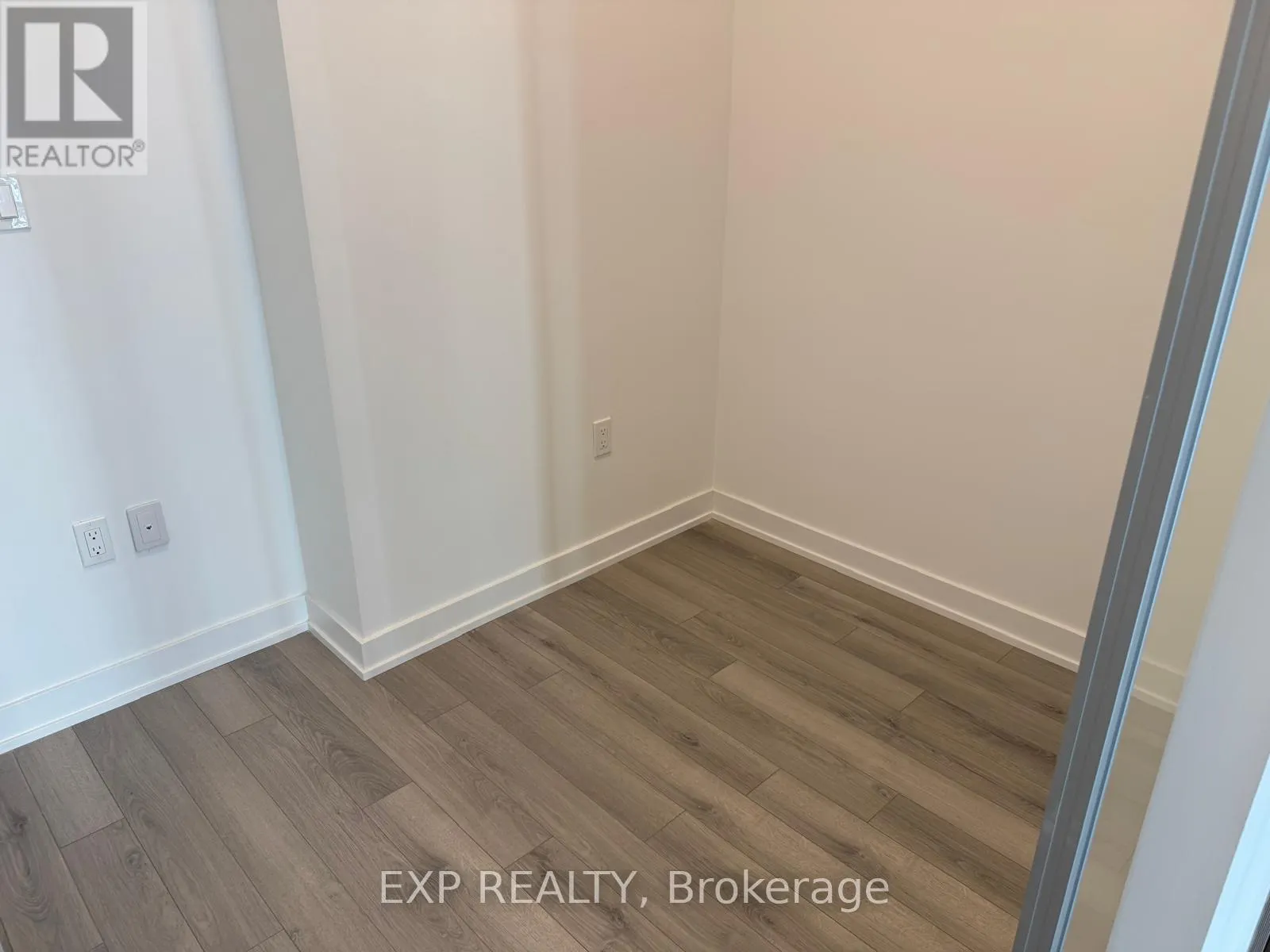 566 - 1005 DUNDAS ST E STREET